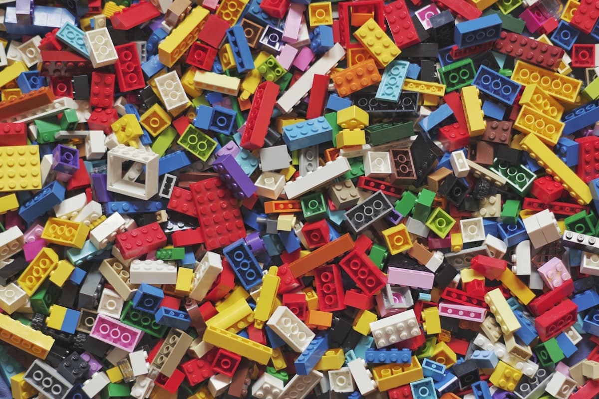 Illustration : LEGO : recentrer avant de digitaliser